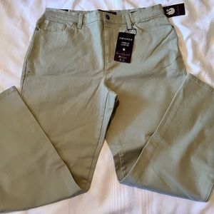 New green Gloria Vanderbilt jeans size 14 Short